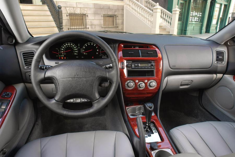 Mitsubishi Diamante 2004 года  (фото 4 из 6)